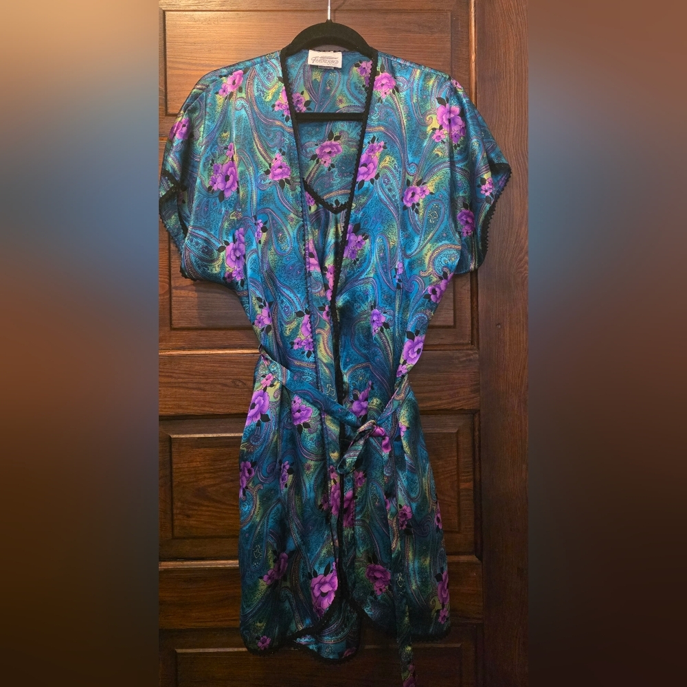 Featherbed Women's Vintage Satin Floral Nightie and Robe Set M